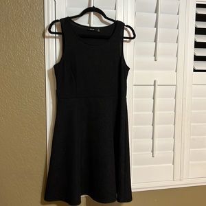 Apt 9 Women’s Dress Mini Sleeveless Black Size Medium Gently Used